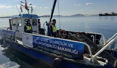 İstanbul Sahillerinde Deniz Yüzeyi Temizliği